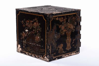 Scatola Monetiere Laccata a Chinoiserie, XVIII Secolo