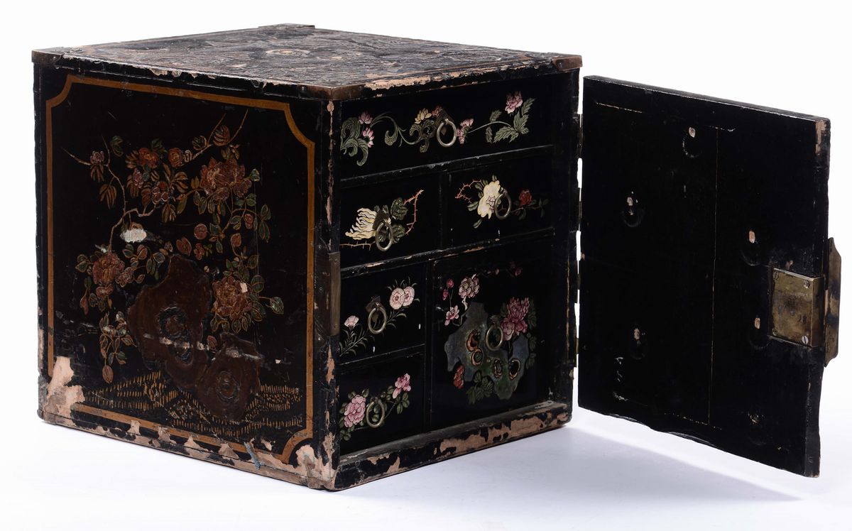 Scatola Monetiere Laccata a Chinoiserie, XVIII Secolo