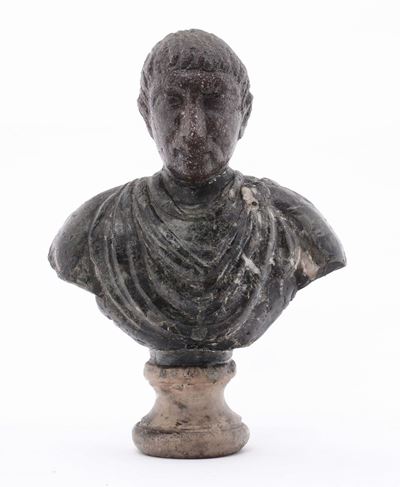 Busto Virile “all’antica” con Testa in Porfido e Toga in Marmo Verde, Arte Italiana del XVI-XVII ...