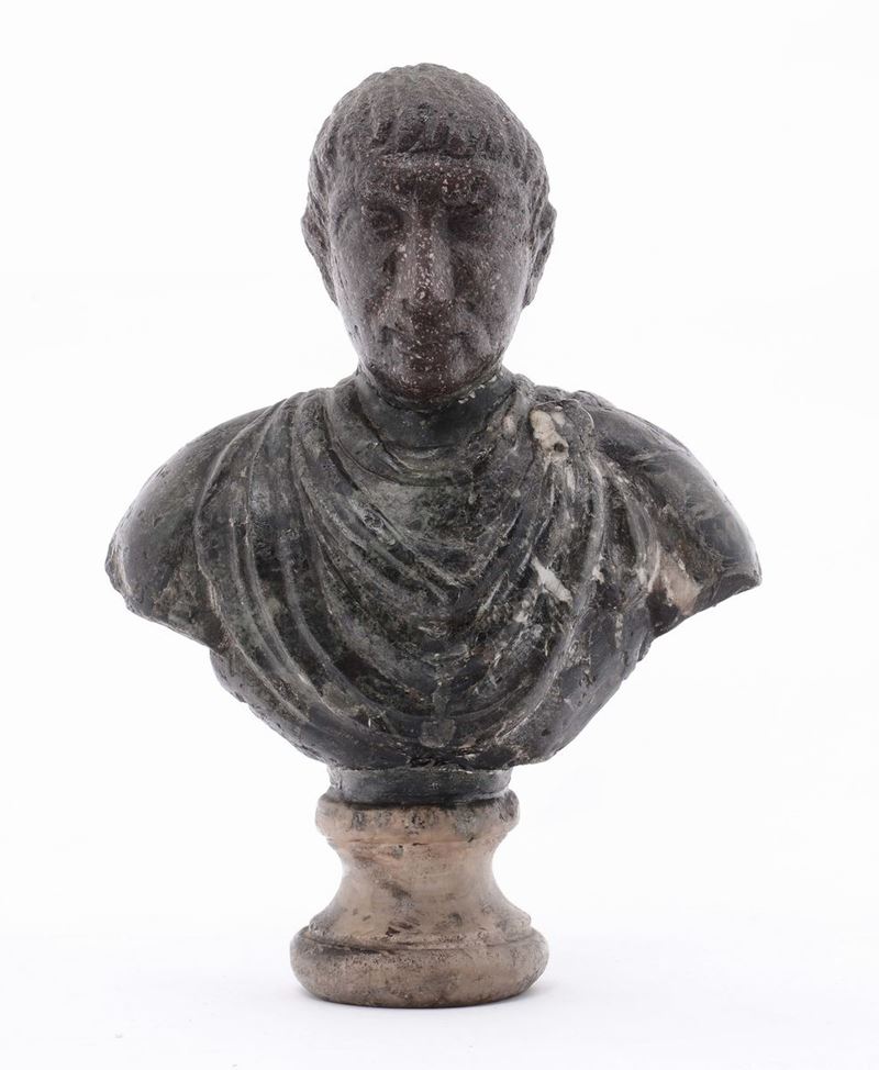 A male bust with porphyry head and green marble tunic dress, Italian art, 16th -17th century  - Auction Sculpture and Works of Art - Cambi Casa d'Aste