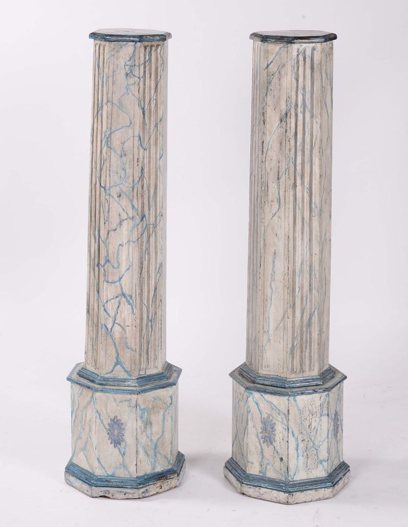 Coppia di colonne in legno laccato e dipinto a finto marmo, XIX secolo  - Asta Asta a Tempo 1-2015 - Cambi Casa d'Aste