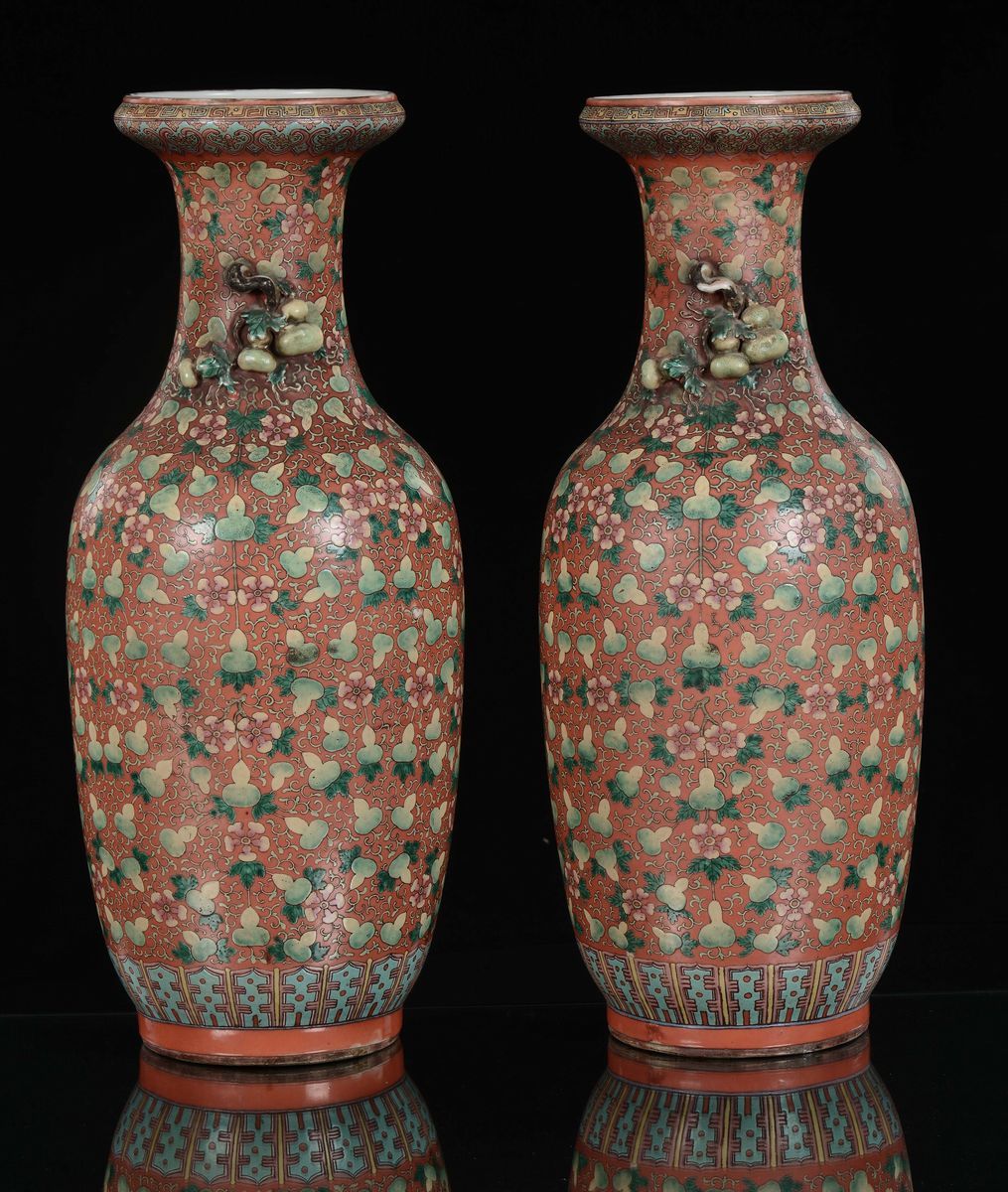 Rara Coppia di Vasi in Porcellana a Fondo Arancione con Frutta, Cina, Dinastia Qing, XIX Secolo
