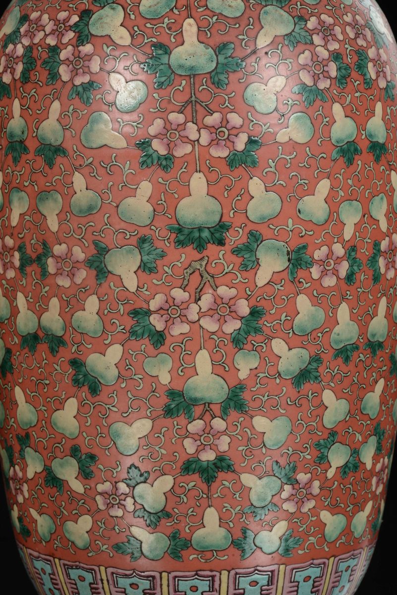 Rara Coppia di Vasi in Porcellana a Fondo Arancione con Frutta, Cina, Dinastia Qing, XIX Secolo
