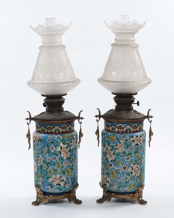 Coppia di lampade in ceramica con montatura in bronzo