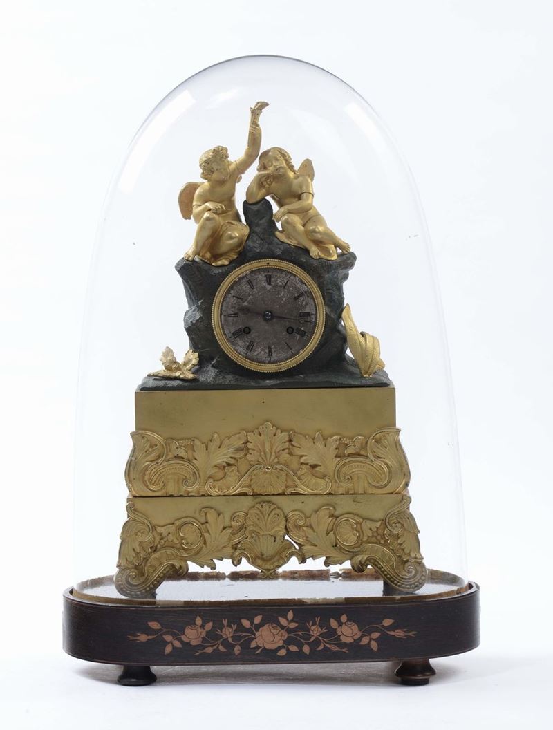 Pendola da tavolo in bronzo con putti sulla sommità, Francia XIX secolo  - Asta Antiquariato e Dipinti Antichi - Cambi Casa d'Aste