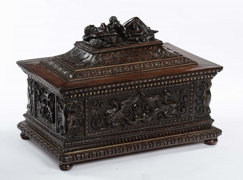 A small carved and gilt-heighten wooden box, Tuscan carver, 19th century  - Auction Sculpture and Works of Art - Cambi Casa d'Aste