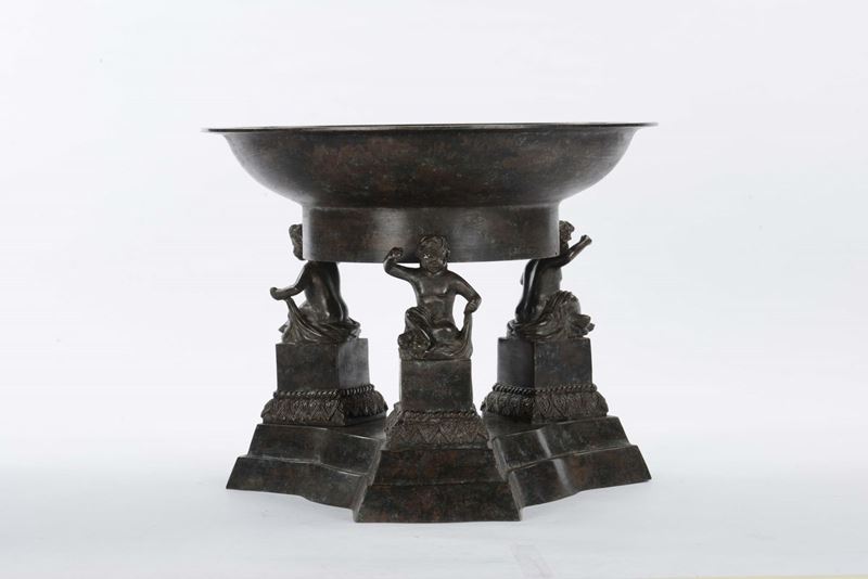 Centrotavola in bronzo con putti, XIX secolo  - Asta Antiquariato e Dipinti Antichi - Cambi Casa d'Aste