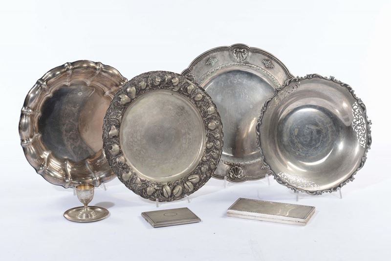 Lotto di vassoi e altri oggetti in argento XX sec.  - Auction Silvers and Jewels - Cambi Casa d'Aste