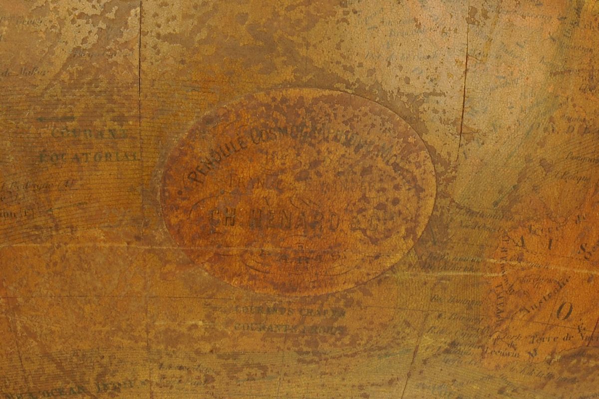 Orologio da Tavolo in Legno Ebanizzato con Globo Terrestre, Francia XX Secolo
