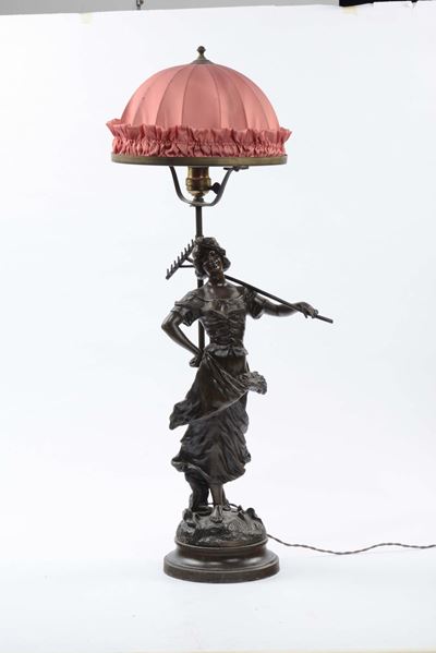 Lampada in Metallo Brunito con Contadinella