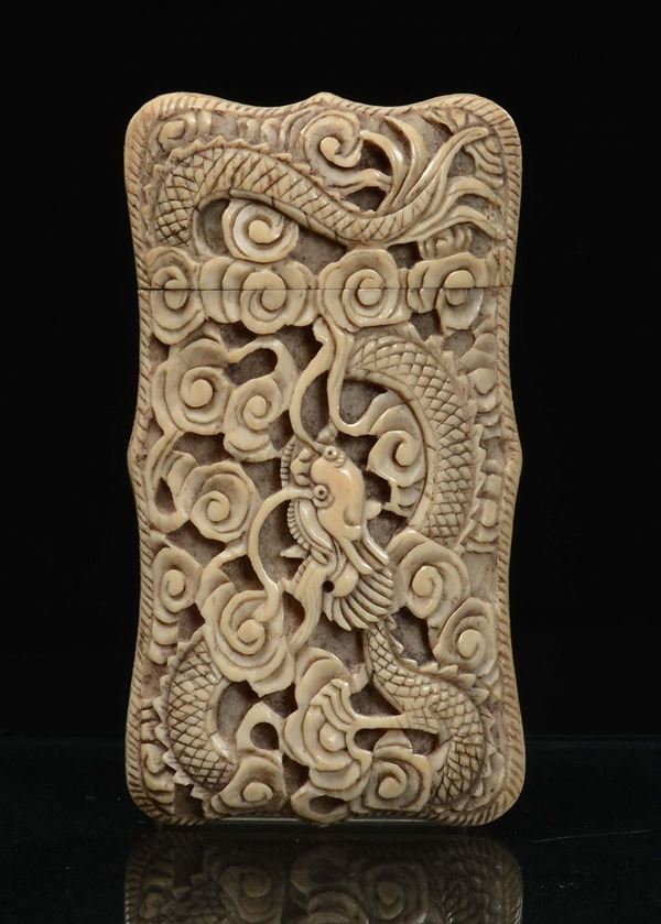 Portabiglietti in avorio scavato a guisa di drago, Cina, Canton, Dinastia Qing, XIX secolo