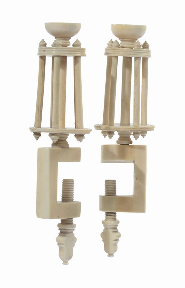 Coppia di porta rocchetti in avorio, XVIII-XIX secolo