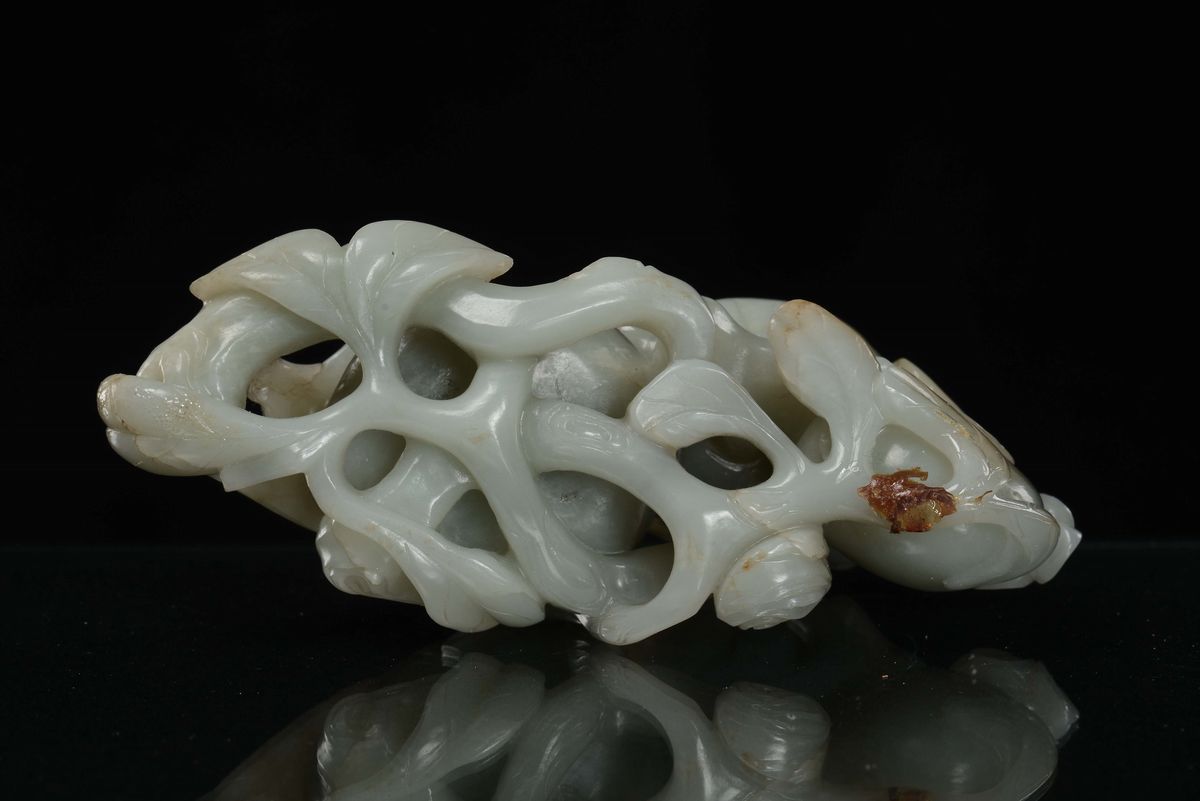 Gruppo in Giada Bianca Celadon a Forma di Mano di Buddha, Cina, Dinastia Qing, Periodo Qianlong (...
