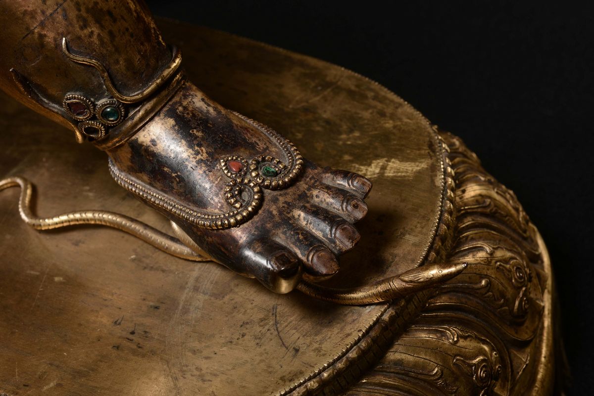 Grande ed Importante Figura in Bronzo Dorato e Rame di Vajrapani, Cina, Dinastia Qing, XVIII Seco...
