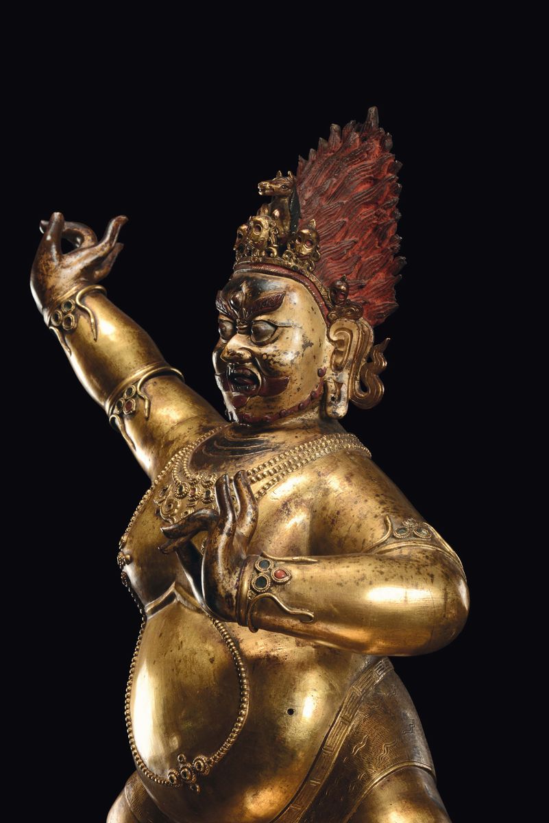 Grande ed Importante Figura in Bronzo Dorato e Rame di Vajrapani, Cina, Dinastia Qing, XVIII Seco...