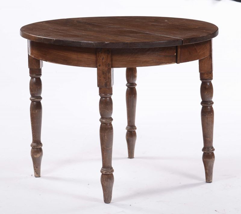Tavolo circolare in noce con gambe a rocchetto, XIX secolo  - Asta Antiquariato e Dipinti Antichi - Cambi Casa d'Aste