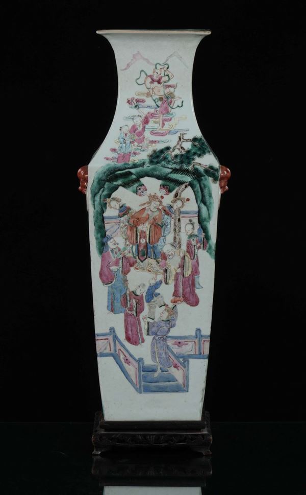 Vaso in porcellana Famiglia Rosa con scene di vita di corte, Cina, Dinastia Qing, fine XIX secolo