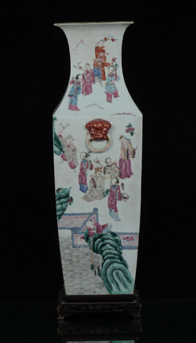 Vaso in Porcellana Famiglia Rosa con Scene di Vita di Corte, Cina, Dinastia Qing, Fine XIX Secolo