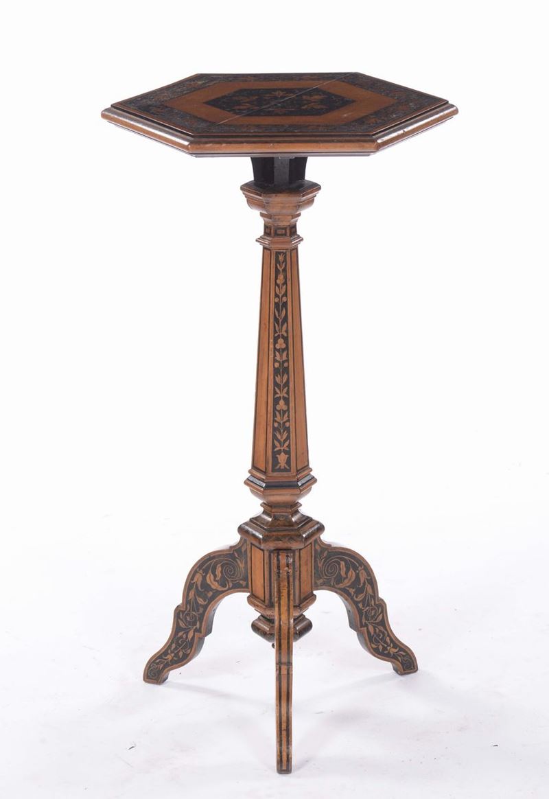 Tavolino da centro esagonale intarsiato in varie essenza, XIX secolo  - Auction Antique and Old Masters - Cambi Casa d'Aste