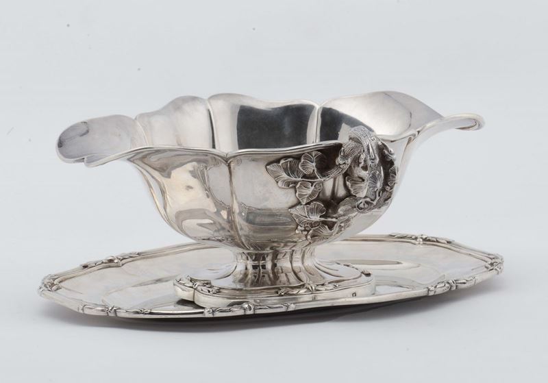 Salsiera in argento con piatto ovale mistilineo, Francia(?) XIX-XX secolo  - Asta Argenti e Gioielli - Cambi Casa d'Aste