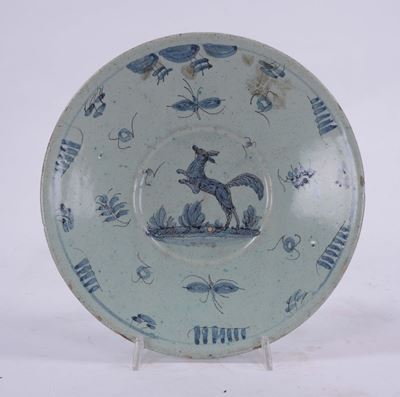 Piatto in Maiolica con Decoro Bianco e Blu