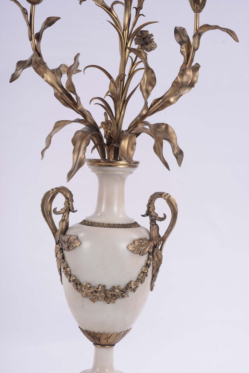 Coppia di Vasi in Marmo con Candelabri in Bronzo Dorato, Francia XVIII-XIX Secolo