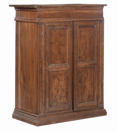 Stipo in Noce a Due Ante Pannellate, XVIII Secolo
