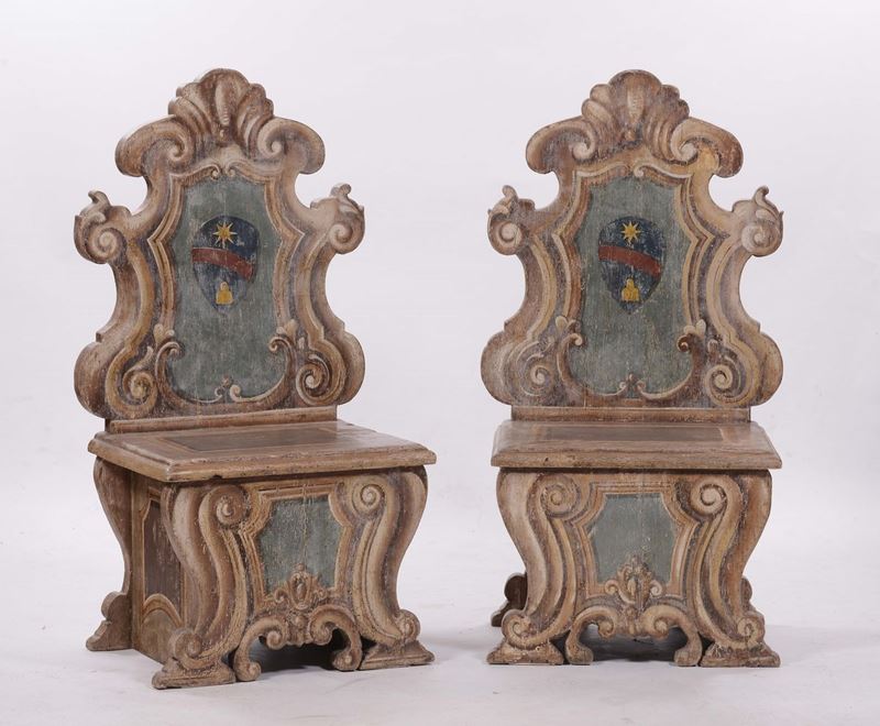Coppie di panchette “a giorno” finemente intagliate e dipinte  - Auction Bartolozzi, House of Antiquaries since 1887 - Cambi Casa d'Aste