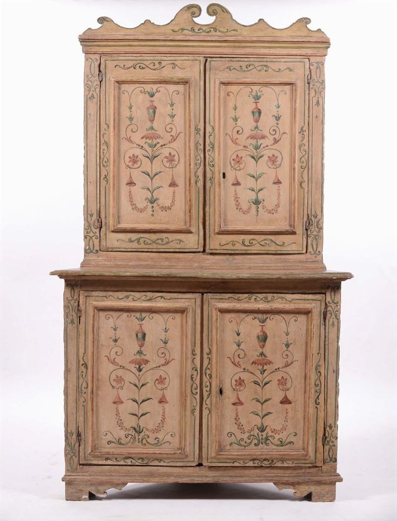 Angoliera a doppio corpo in legno laccato e dipinto, Marche XVIII secolo  - Auction Time Auction 1-2015 - Cambi Casa d'Aste