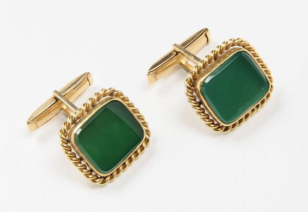 A pair of chalcedony and gold cufflinks