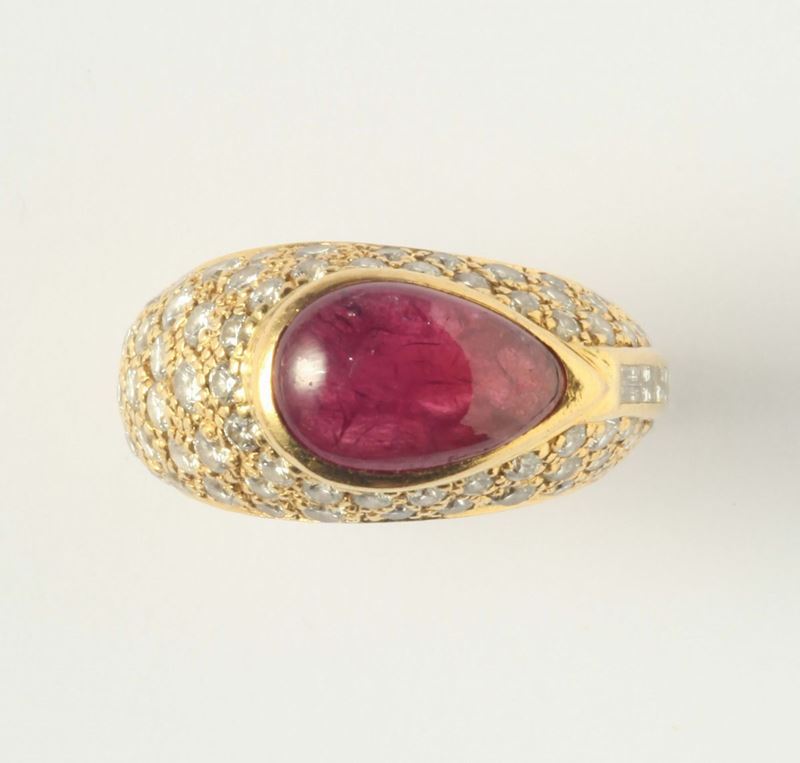 Anello con rubino taglio cabochon e diamanti  - Auction Silvers and Jewels - Cambi Casa d'Aste
