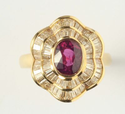 Anello con Rubino Thailandia e Diamanti
