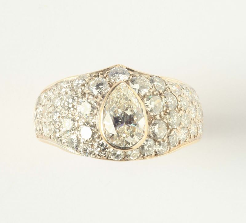 Anello con diamante taglio goccia e pavé di diamanti  - Auction Silvers and Jewels - Cambi Casa d'Aste