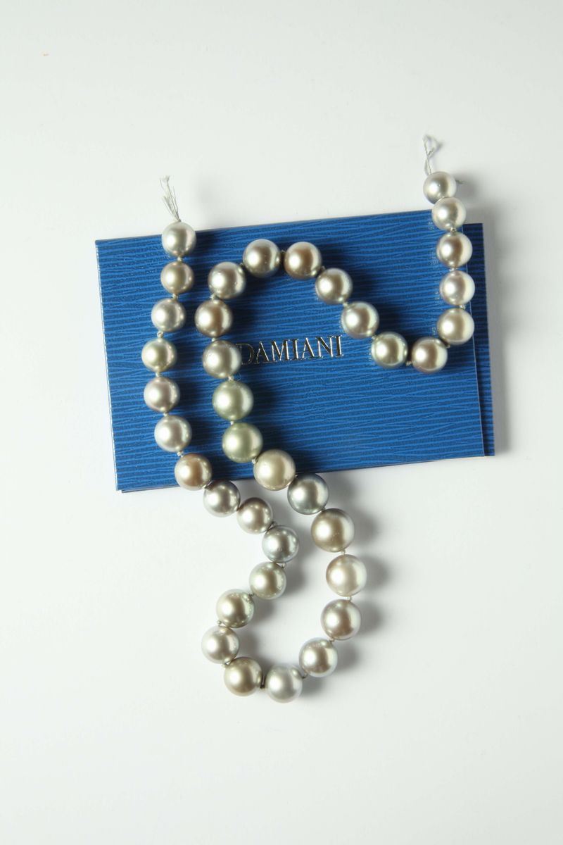 Damiani, a single-strand Tahiti pearl necklace  - Auction Fine Jewels - I - Cambi Casa d'Aste