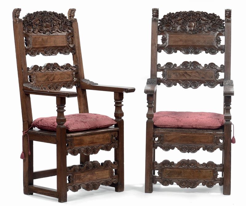 Coppia di seggioloni in legno intagliato, XVII secolo  - Asta Antiquariato, Affidamenti da raffinate dimore private - Cambi Casa d'Aste