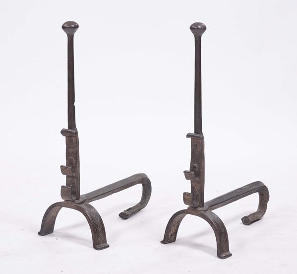 Coppia di alari in ferro battuto, XVIII secolo