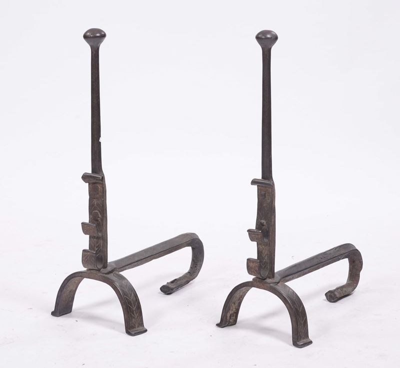 Coppia di alari in ferro battuto, XVIII secolo  - Asta Antiquariato e Dipinti Antichi - Cambi Casa d'Aste