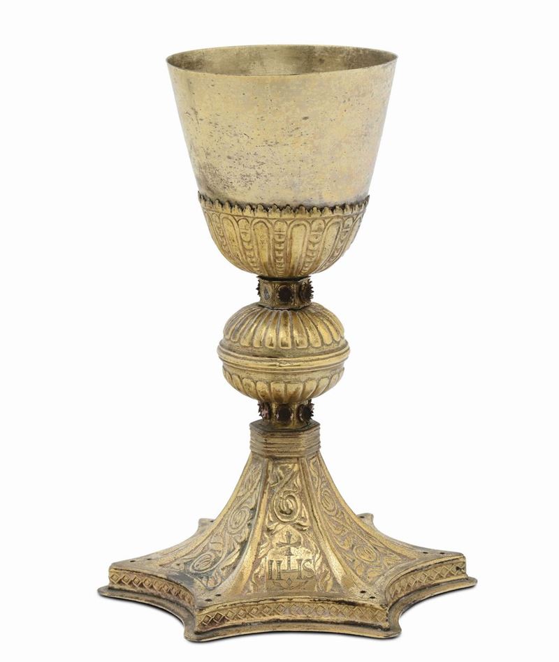 Calice in rame sbalzato e dorato, composto da elementi del XVI e XIX secolo  - Asta Argenti e Gioielli - Cambi Casa d'Aste