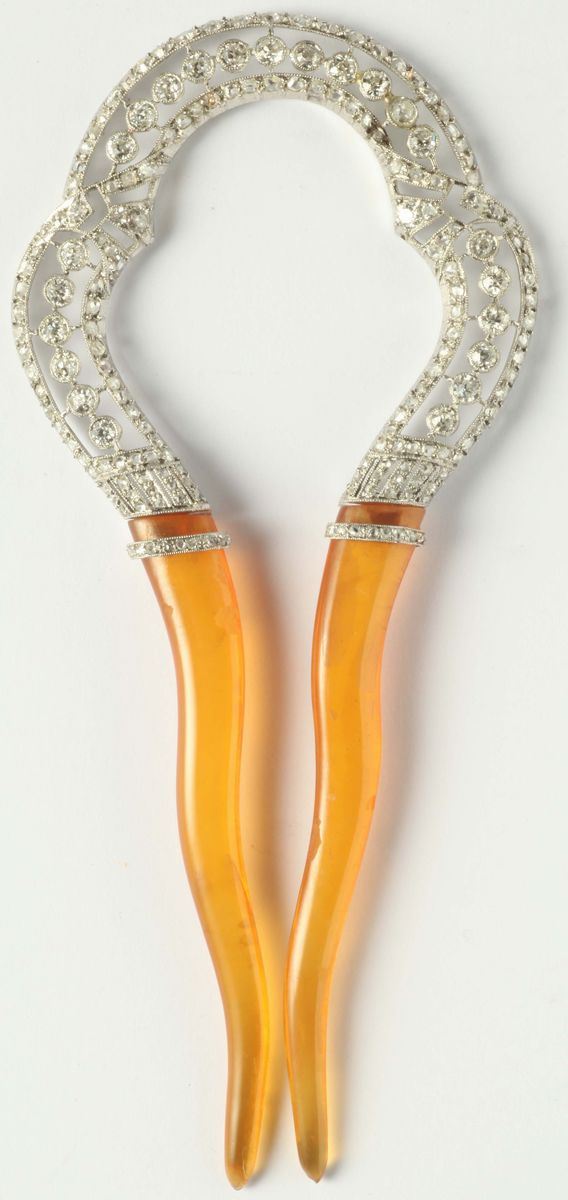 A diamond-set tortoiseshell hair comb  - Auction Fine Jewels - I - Cambi Casa d'Aste
