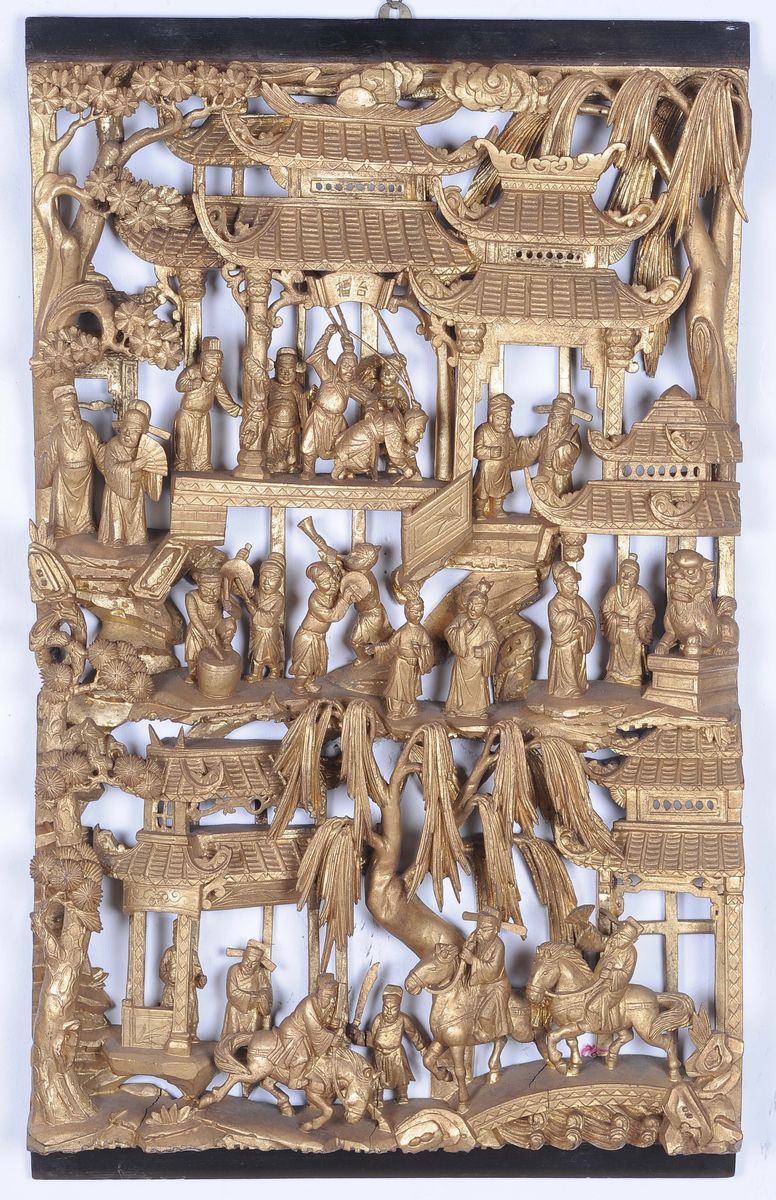 A carved and gilded wood panel worked with scenes of court life, China, Qing Dynasty, 19th century  - Auction Chinese Works of Art - Cambi Casa d'Aste