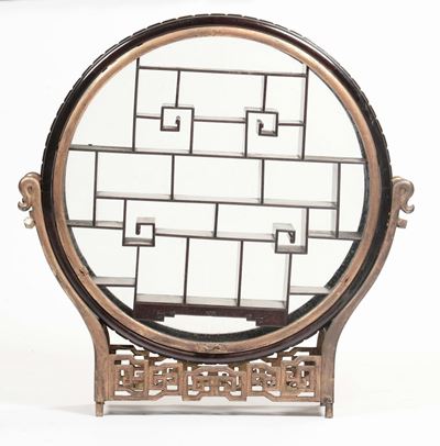Vetrina Circolare in Legno Contenente Piccole Giade, Cina, Dinastia Qing, Fine XIX Secolo