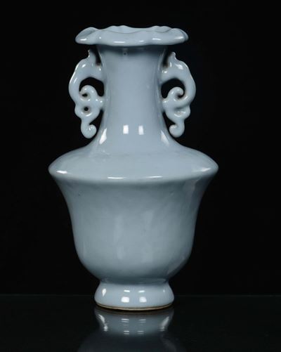 Vaso in Porcellana Claire De Lune a Due Anse, Cina, Dinastia Qing, XIX Secolo