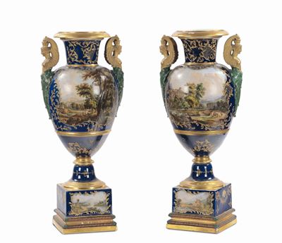 Coppia di Vasi Impero in Porcellana a Fondo Blu, Francia XIX Secolo