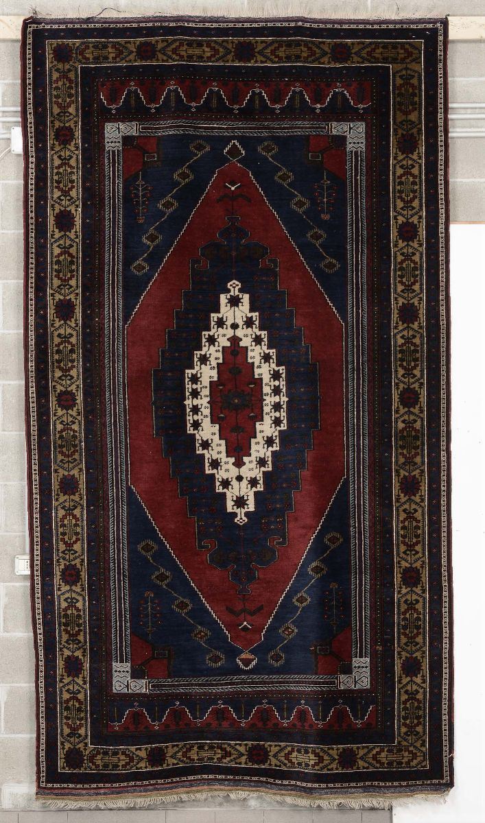 Tappeto anatolico Gucian inizio XX secolo  - Auction Ancient Carpets - Cambi Casa d'Aste