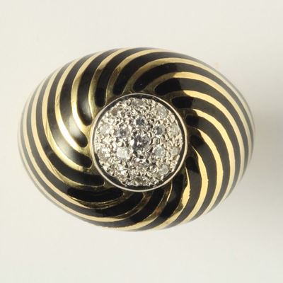 Anello con Pavé di Diamanti e Smalto Nero