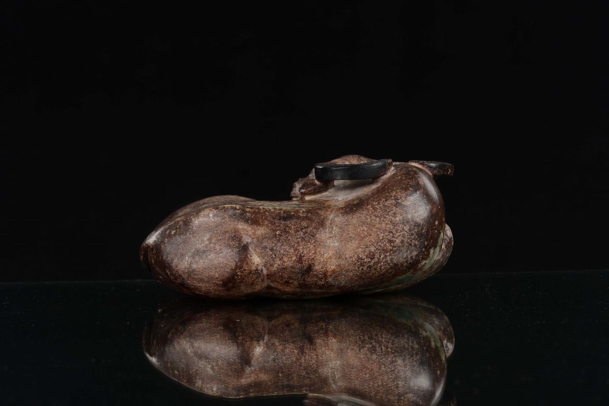 Rara Scultura in Giada Gialla e Russet Raffigurante Bufalo, Cina, Dinastia Ming, XVI Secolo