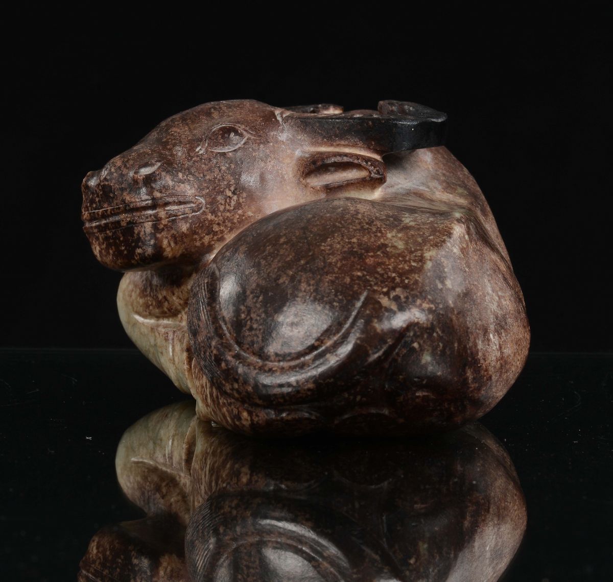 Rara Scultura in Giada Gialla e Russet Raffigurante Bufalo, Cina, Dinastia Ming, XVI Secolo