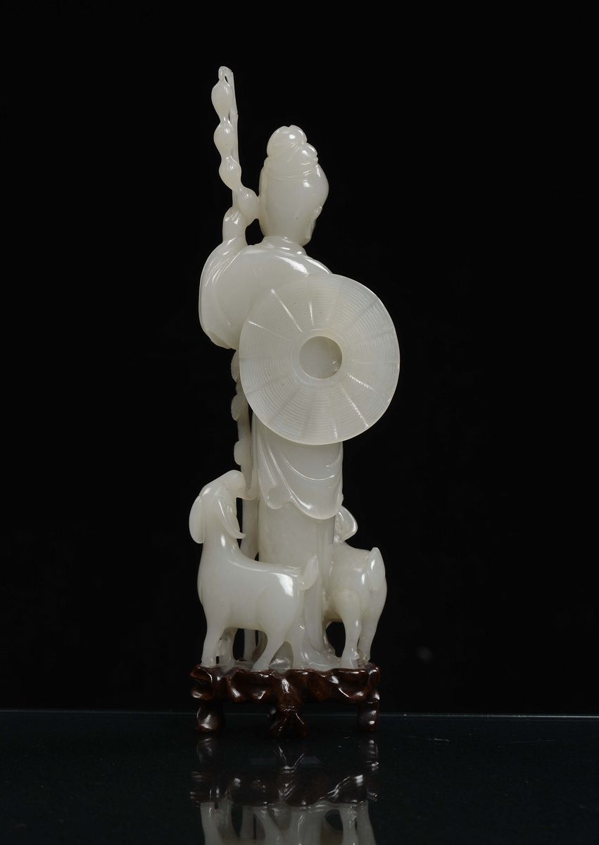 Gruppo in Giada Bianca Raffigurante Saggio con Due Capre, Cina, Dinastia Qing, XIX Secolo
