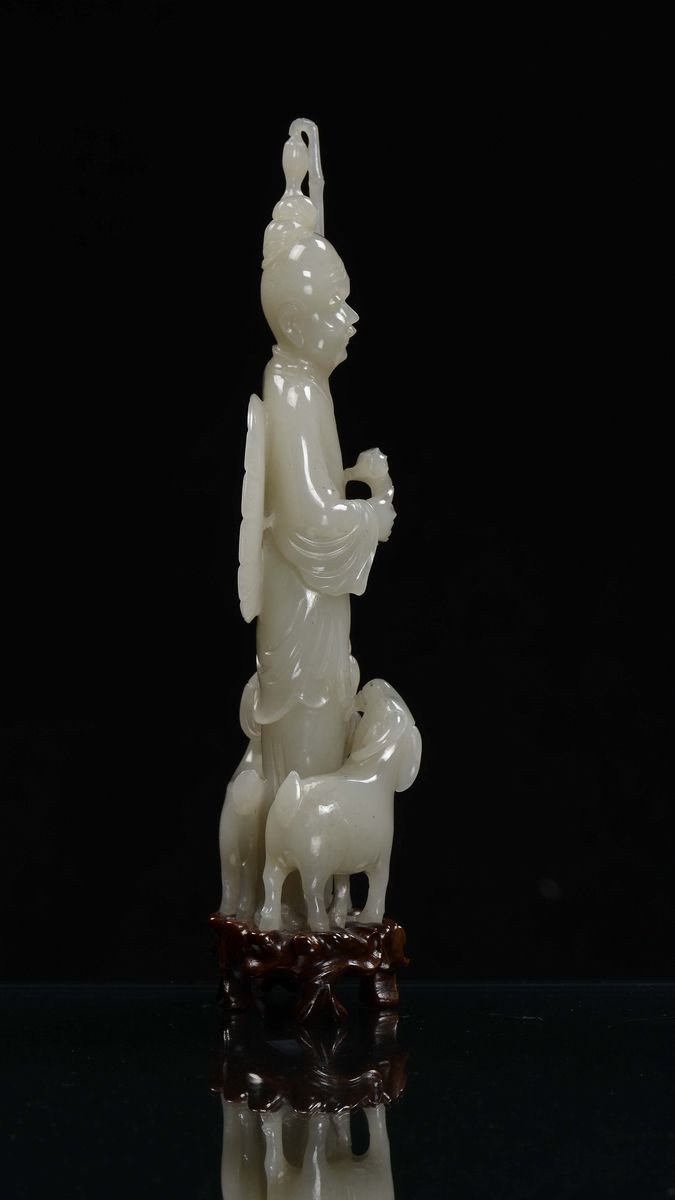 Gruppo in Giada Bianca Raffigurante Saggio con Due Capre, Cina, Dinastia Qing, XIX Secolo