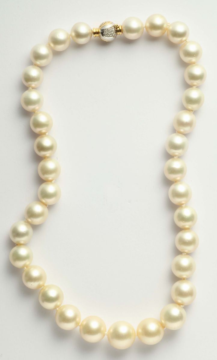 Collana di perle coltivate australiane con fermezza in oro e diamanti  - Asta Fine Jewels - I - Cambi Casa d'Aste